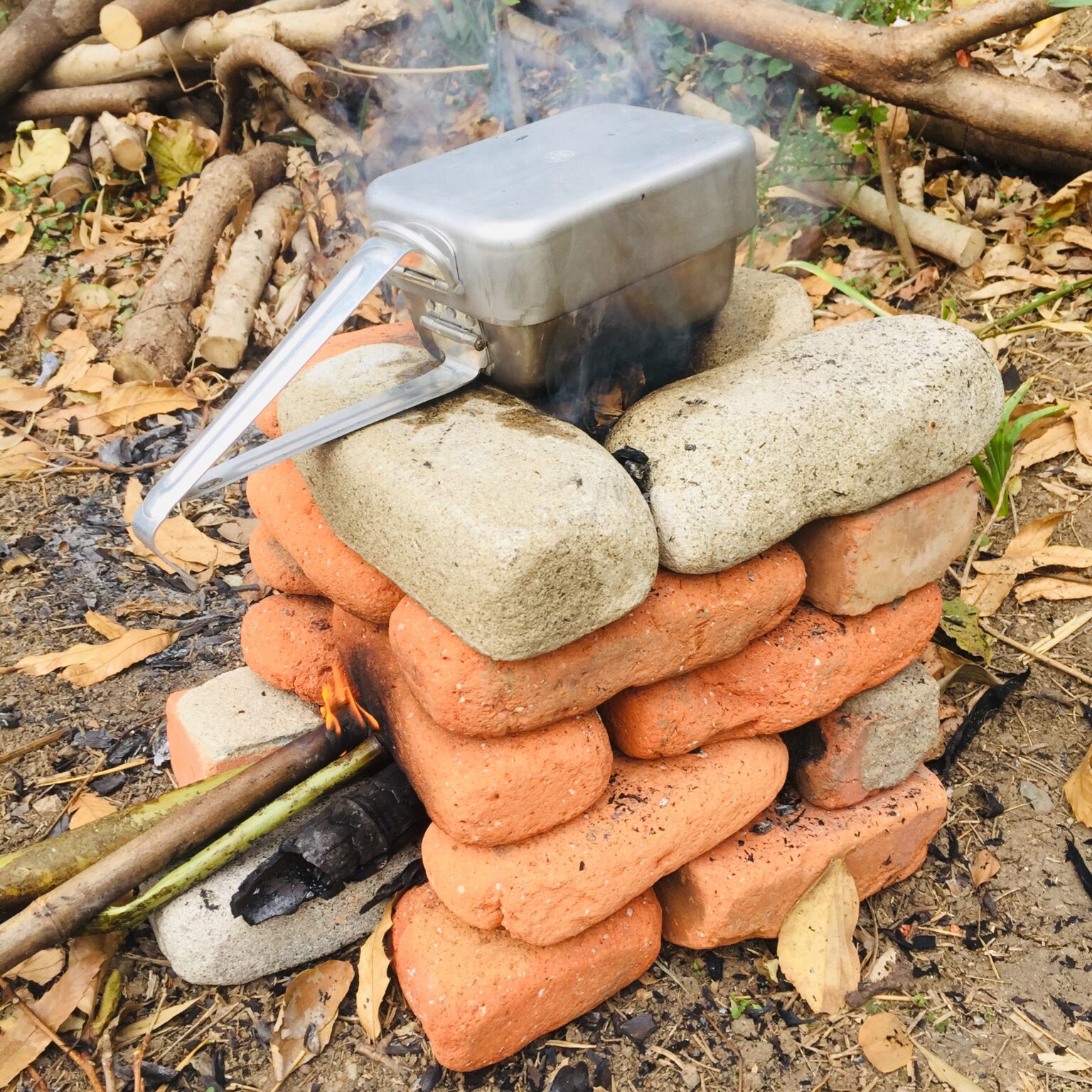 ロケットストーブとフランス軍m52メスキットで炊飯