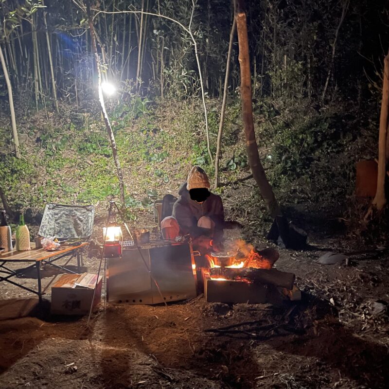開拓中のキャンプ場でユニフレーム薪グリルを焚火台と併用してみた１