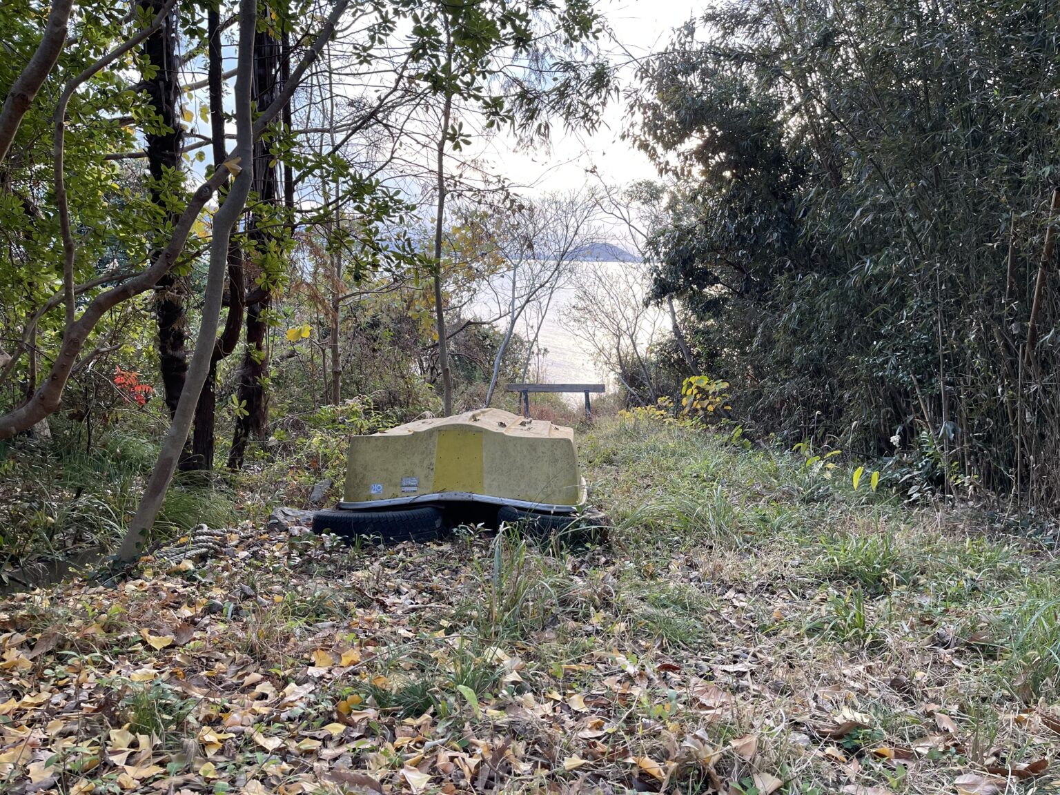 黄色のヤマハのボートDIYでパーゴラ制作・キャンプ場をDIYで開拓３年目