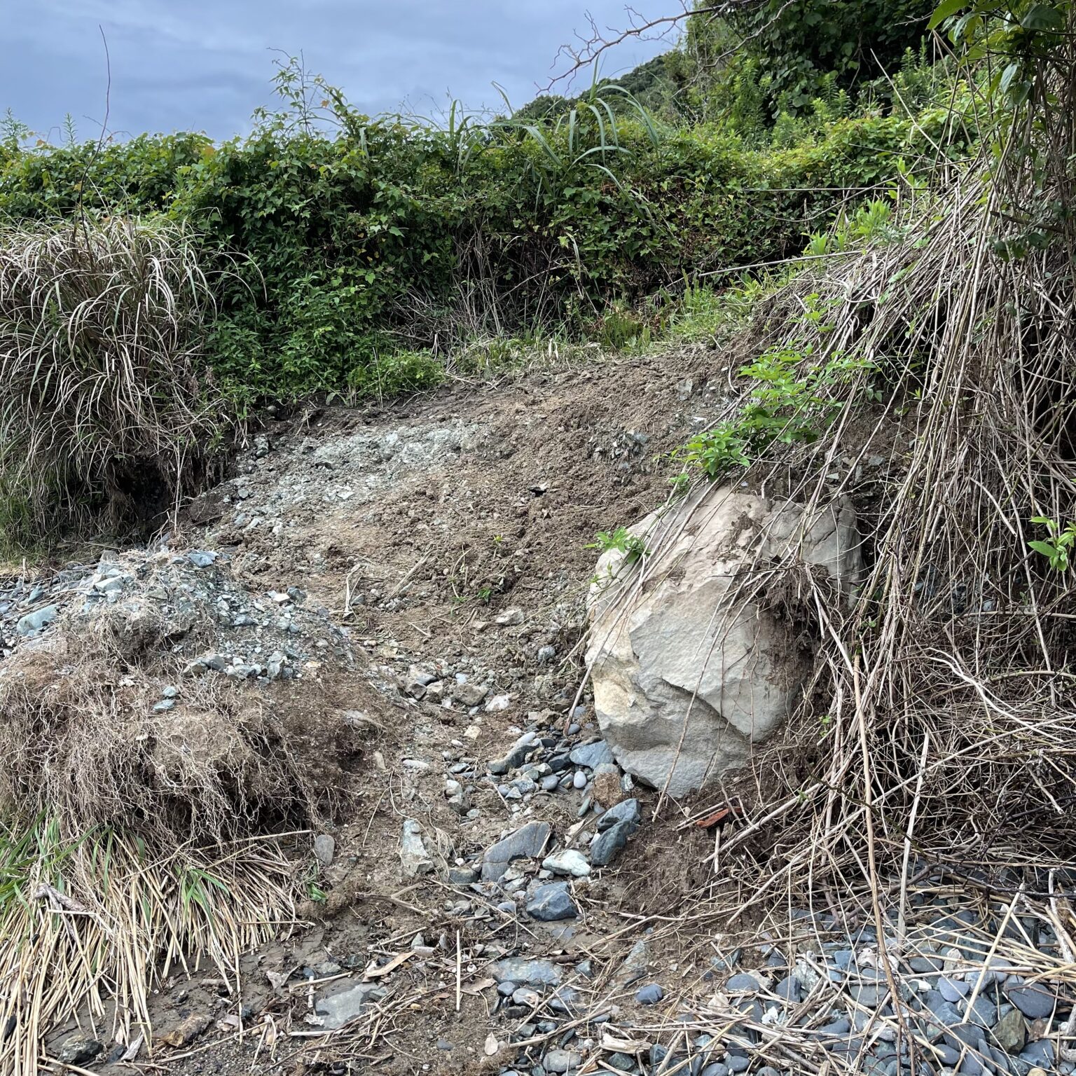 線状降水帯の脅威で開拓中のキャンプ場も壊滅