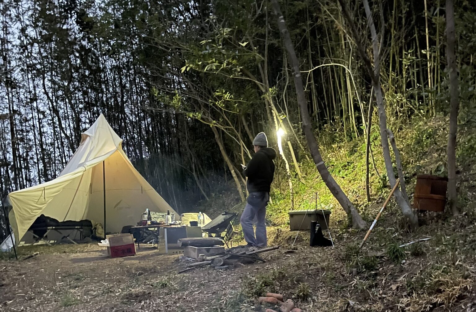 マキタLEDワークライトML807キャンプ場開拓で２年使用レビュー２