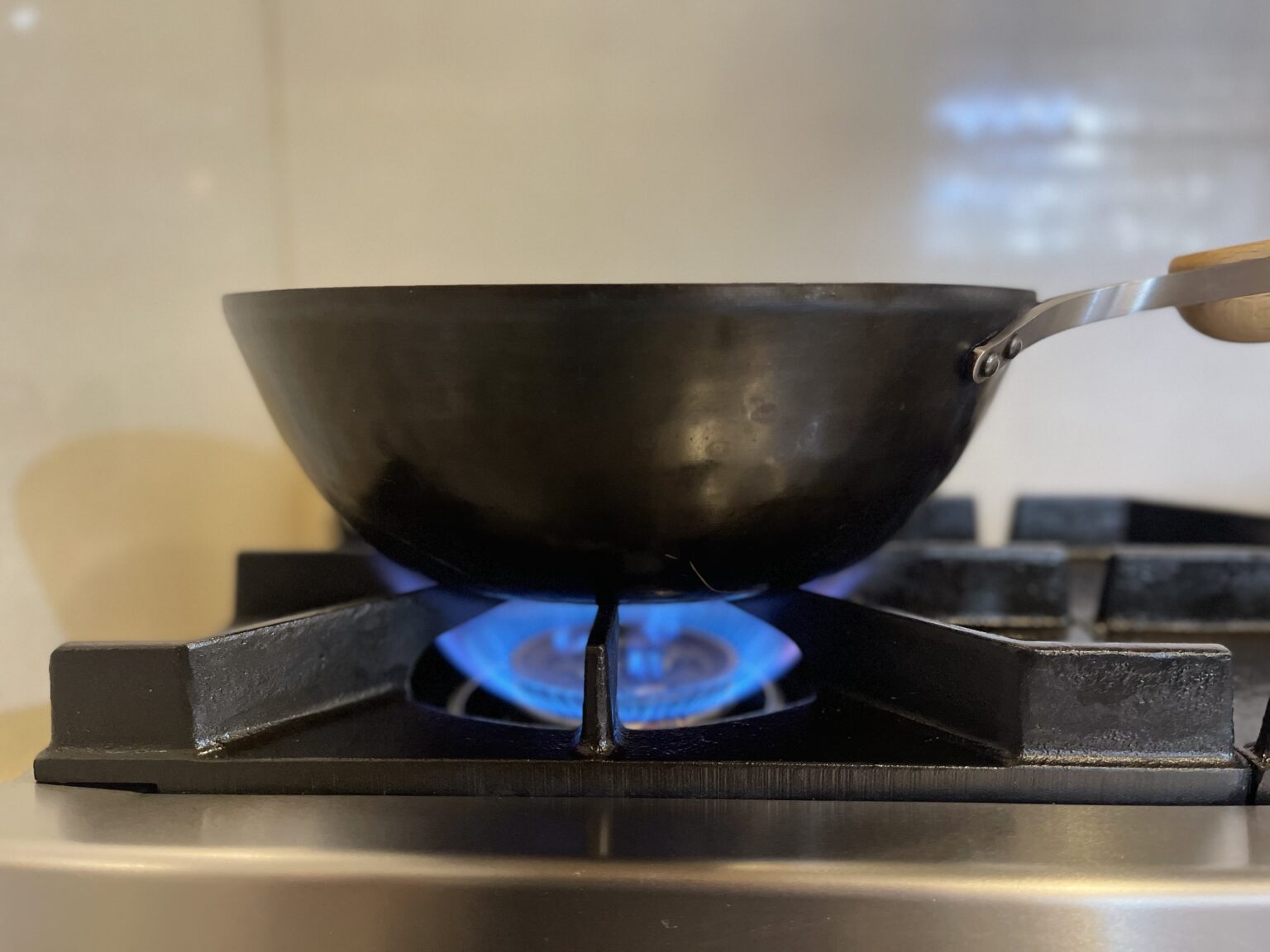 燕三条の鉄中華鍋enzo22cm