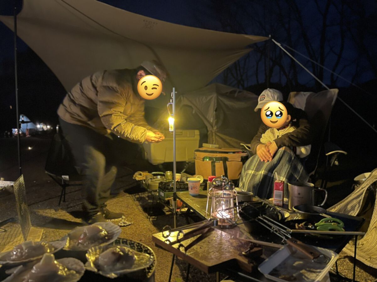 朝倉オートキャンプ場でグループキャンプを楽しむ様子